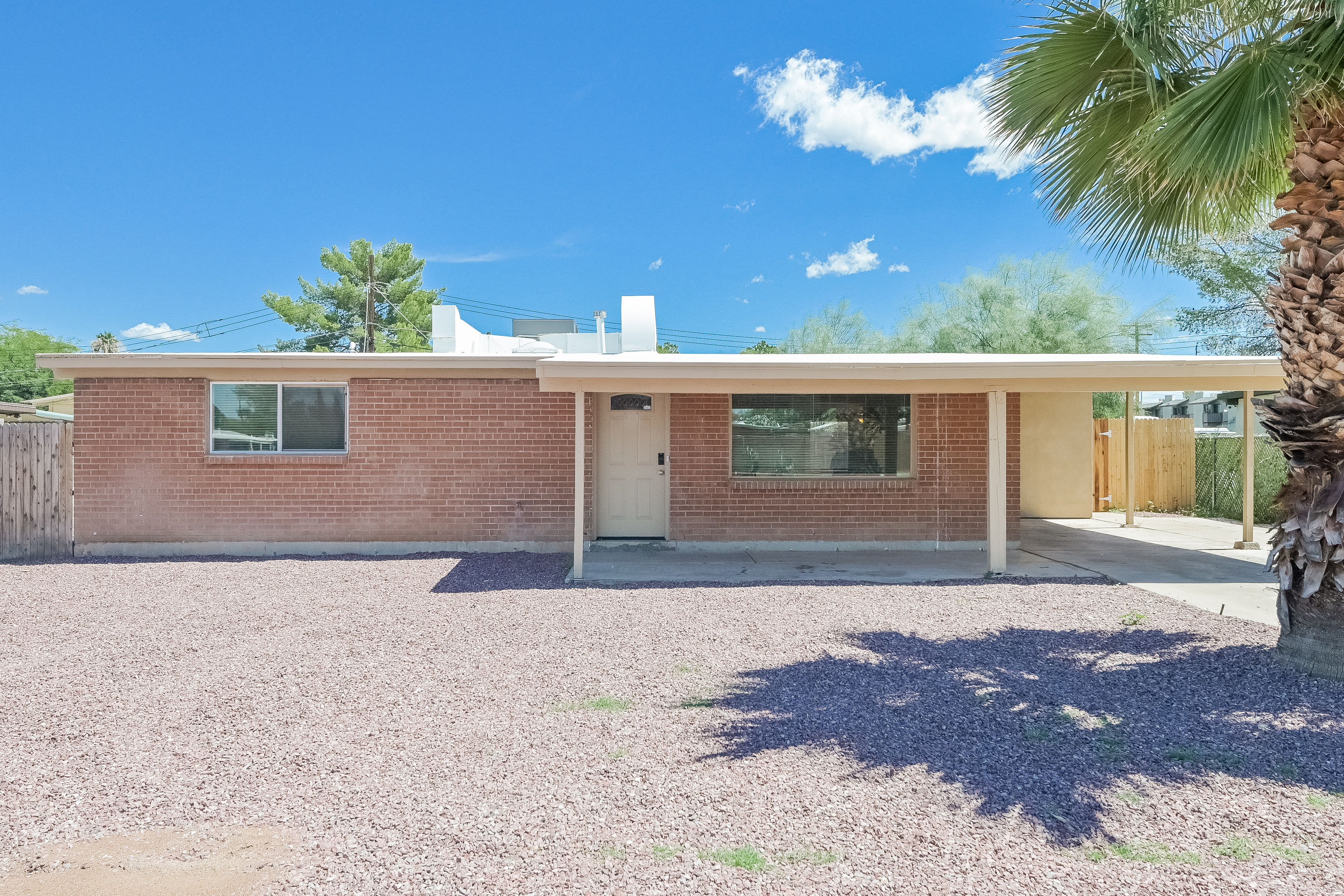 1725 S Rosemont Ave Tucson, AZ 85711